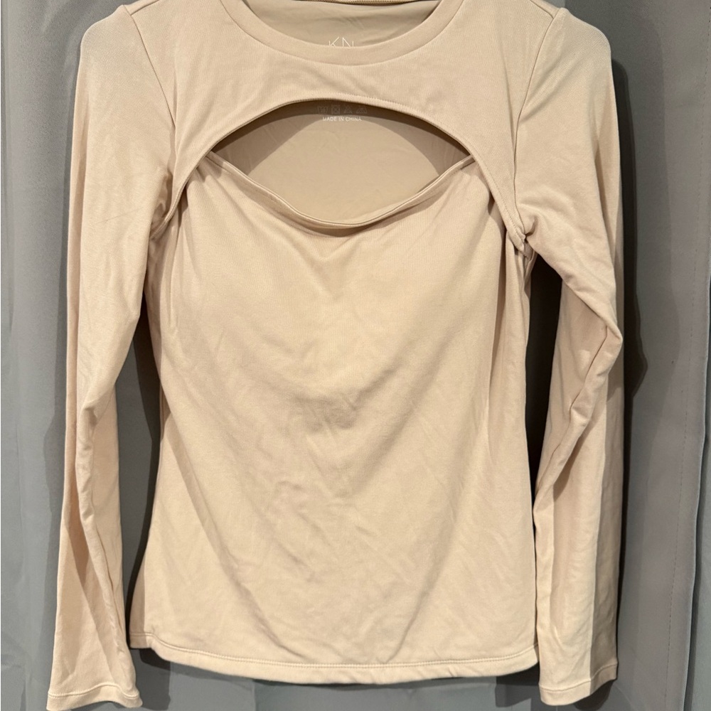 Klassy Network Cream Long Sleeve Cutout Top Never Worn - NWOT - Fitted to Form